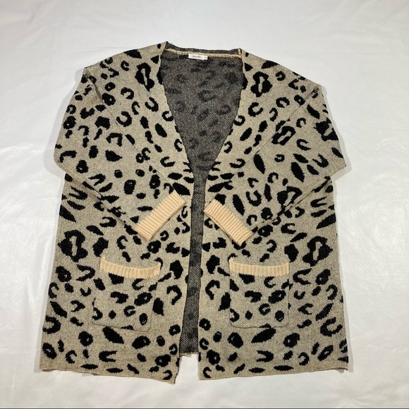 Amaryllis leopard print long knit cardigan. Plus size size 2X / 3X. Like new - Picture 2 of 6